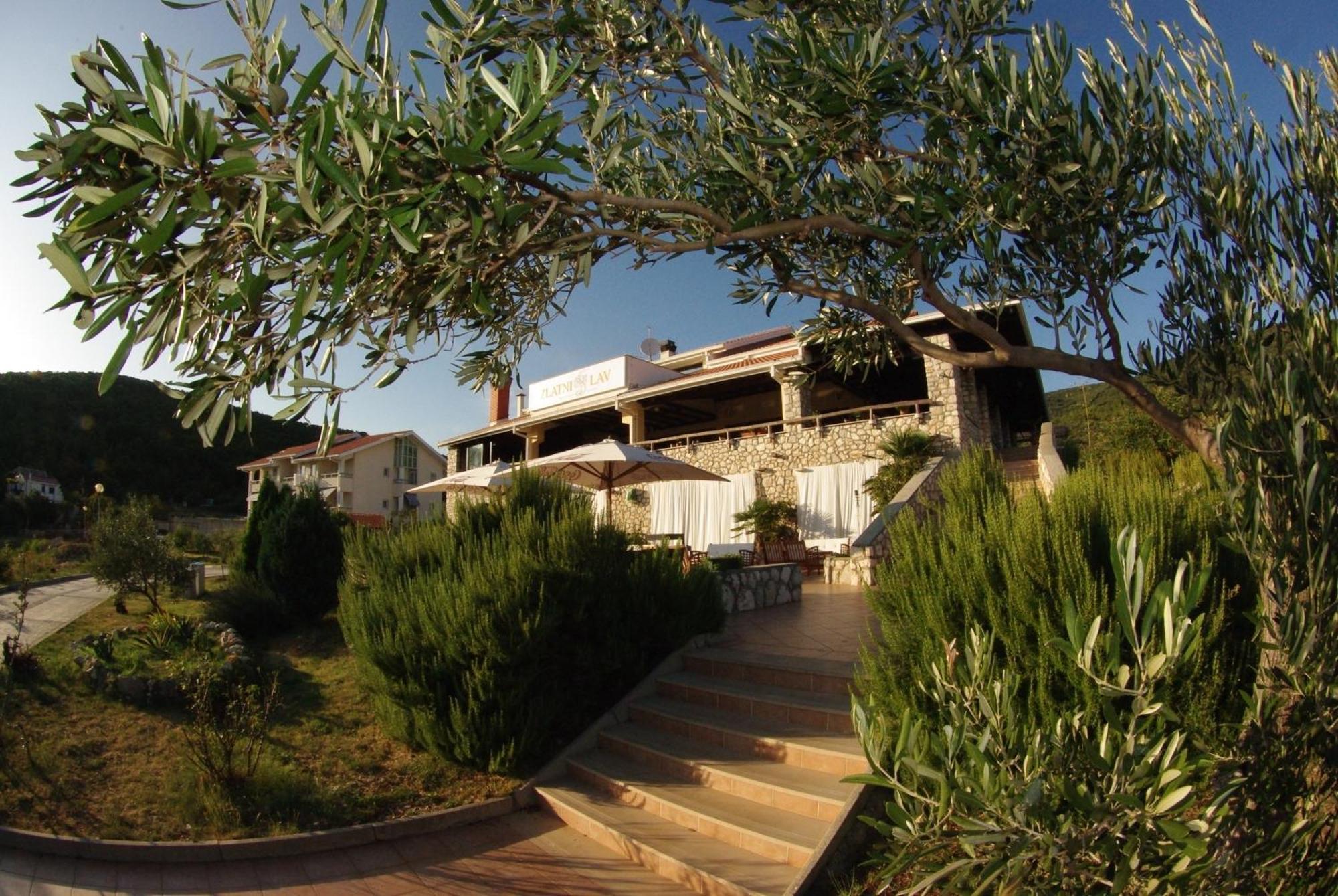 Hotel Zlatni Lav Martinšćica Exteriér fotografie